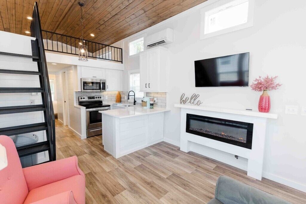 Lakeside Chic: Stylish Family Tiny Home Retreat #5