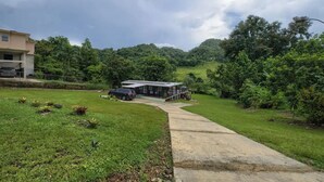 A residential property with a paved driveway leading to a house with a porch. - Nature Escape, Outdoor Cinema & River Adventure (Lares)