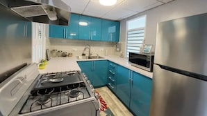 Private kitchen - Nature Escape, Outdoor Cinema & River Adventure (Lares)