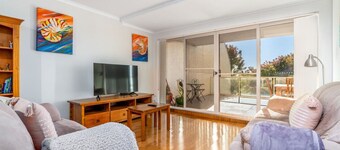 Narr4 · Spacious 2BR APT Panoramic Views, Central Location