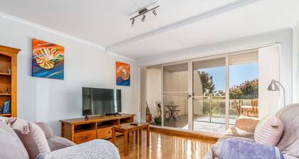 Narr4 · Spacious 2BR APT Panoramic Views, Central Location