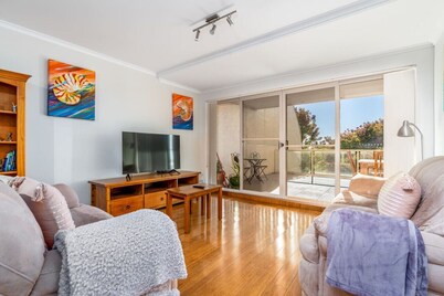 Spacious 2BR APT Panoramic Views, Central Location