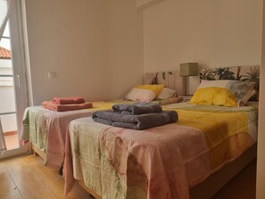 2 habitaciones, tabla de planchar con plancha, wifi y ropa de cama