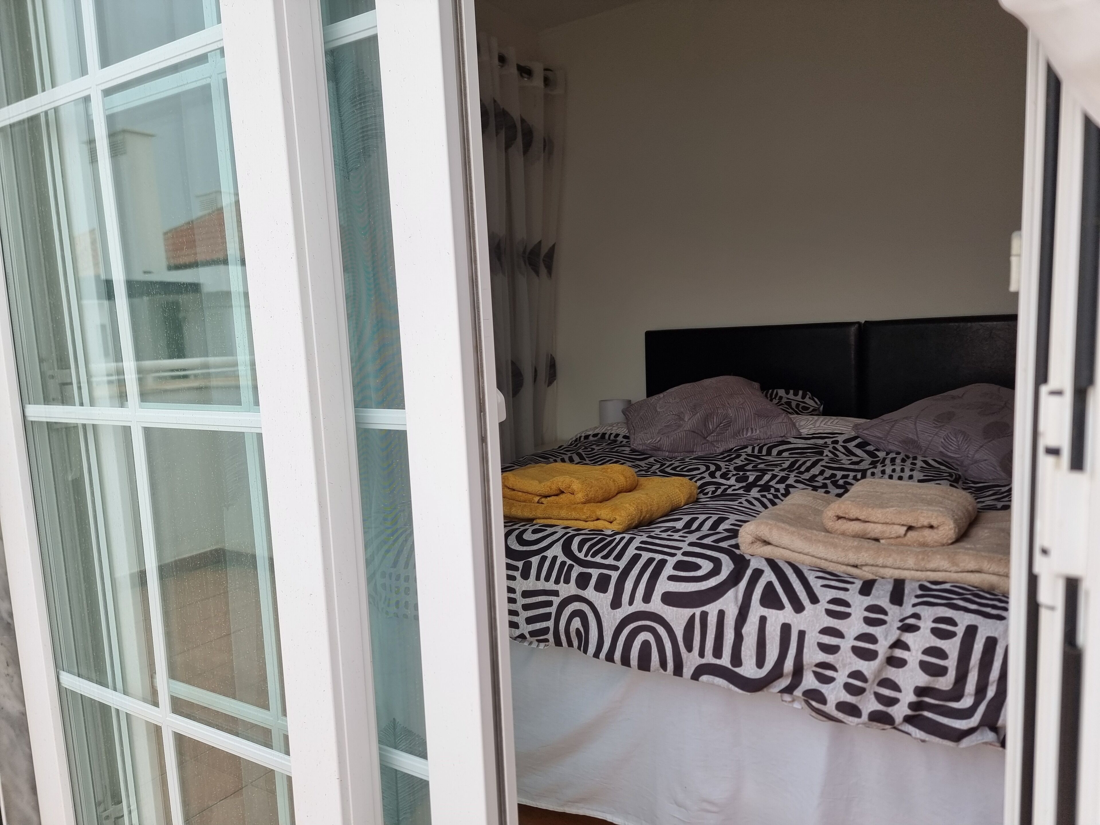 2 chambres, fer et planche à repasser, Wi-Fi, draps fournis