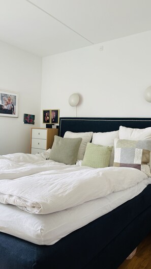 2 bedrooms, iron/ironing board, travel cot, free WiFi