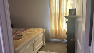 1 chambre, fer et planche Ă  repasser, Wi-Fi, draps fournis