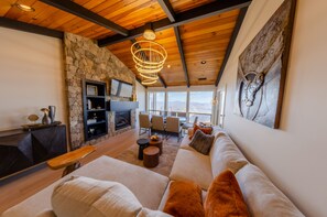 TV, fireplace, stereo - Bella Vista - Private Club Access (Yancey County)