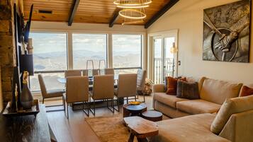 TV, fireplace, stereo