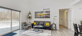 Countryside retreat with modern amenities, game room, & beautiful view