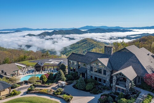 The Lions Den - Private Club Access