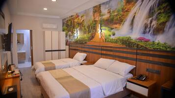 Family Triple Room | Premium bedding, free minibar, in-room safe, desk