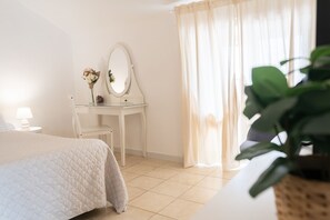 2 bedrooms, iron/ironing board, travel crib, free WiFi - Wish Apartment Catania Historical Center (Catania)