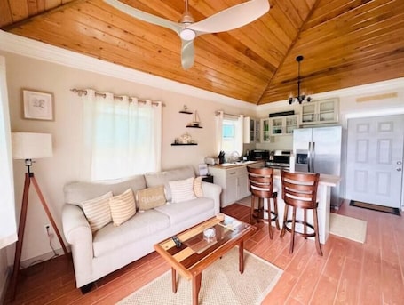 Smart TV, books. Sunrise Cottage