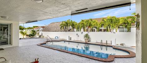 حمّام سباحة خارجي