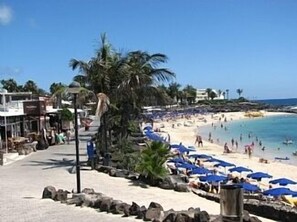 Nära stranden och strandhanddukar