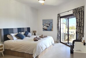 5 Schlafzimmer, Zimmersafe, Bügeleisen/Bügelbrett, WLAN