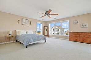 4 bedrooms, desk, iron/ironing board, WiFi