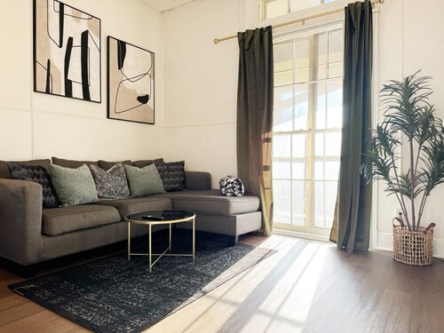 The Harrison H / 1BR/1BA Downtown Apt
