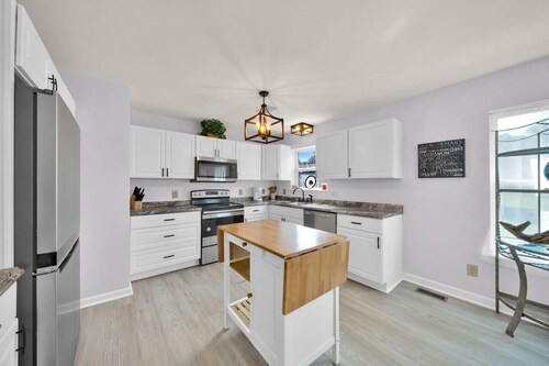 Walk to bar, shop, and DT