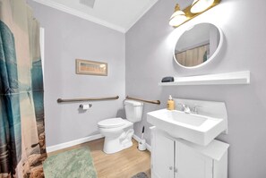 Towels - Walk to bar, shop, and DT (Port Sanilac)