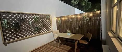 تناول الطعام بالخارج