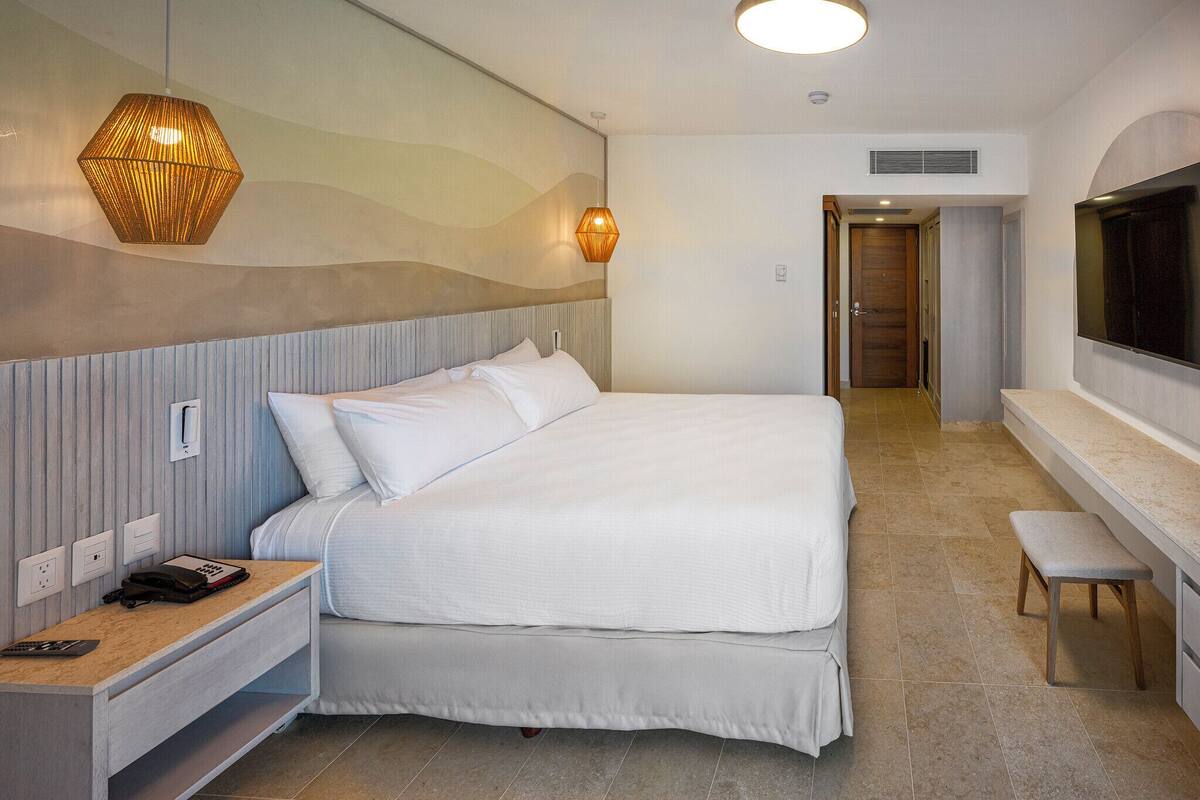 Splash Room, 1 King | Minibar, espace de travail pour ordinateur portable
