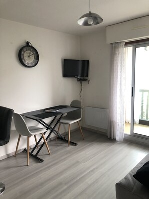 Dining - Charmant Deux Pièces Dans un Immeuble Sécurisé à Deux pas de la Plage (Villers sur Mer)