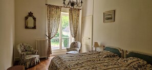 7 slaapkamers, een strijkplank/strijkijzer, wifi, beddengoed