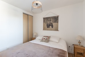 1 bedroom, iron/ironing board, free WiFi