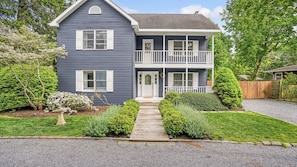 Exterior - Centrally Located in East Quogue, Perfect for Families, Private Pool, Close... (East Quogue)