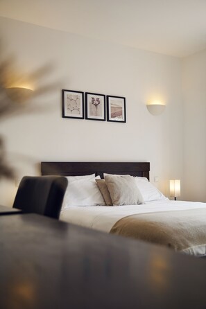 3 عدّة غرف نوم ومكواة/لوح كي وواي فاي مجانًا وملاءات أسرّة