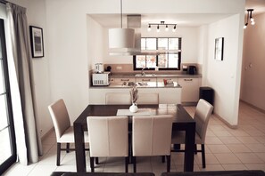 Villa | Dining