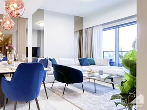 Interior - Spacious 3.5 Bedroom Apartment in Burj Royale (Dubai)