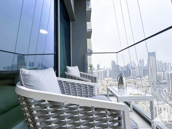 Property grounds - Spacious 3.5 Bedroom Apartment in Burj Royale (Dubai)