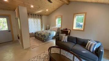 1 bedroom, in-room safe, free WiFi, bed sheets