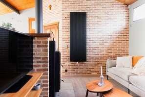 Smart TV, fireplace, DVD player, ping pong