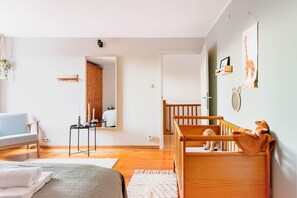 4 bedrooms, free WiFi, bed sheets