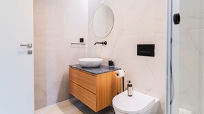 Hårføner og håndklær