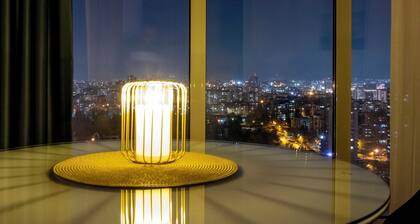 18th Floor Luxury Condo With Pool