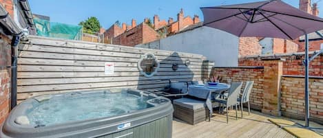 House | Outdoor dining