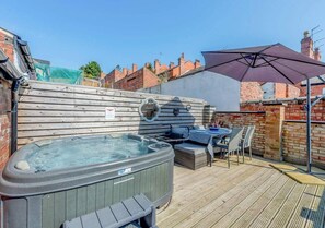 House | Outdoor dining