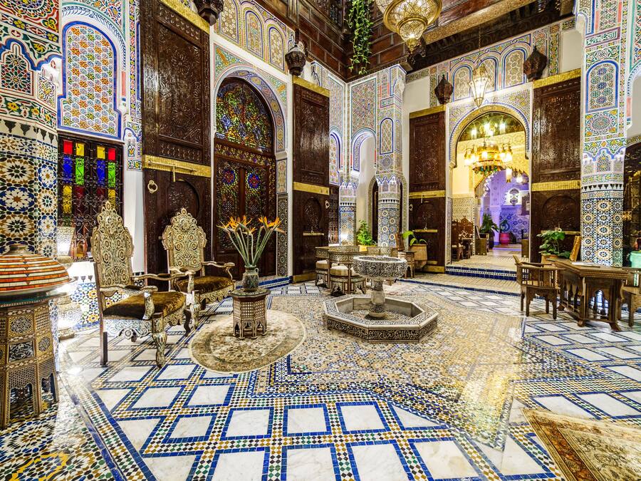 Televisi layar datar 20-inci dengan saluran TV satelit