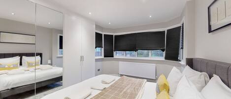 3 Schlafzimmer, Schreibtisch, Bügeleisen/Bügelbrett, WLAN