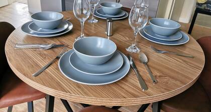 3bed Full House - Free Parking - Family Friendly!