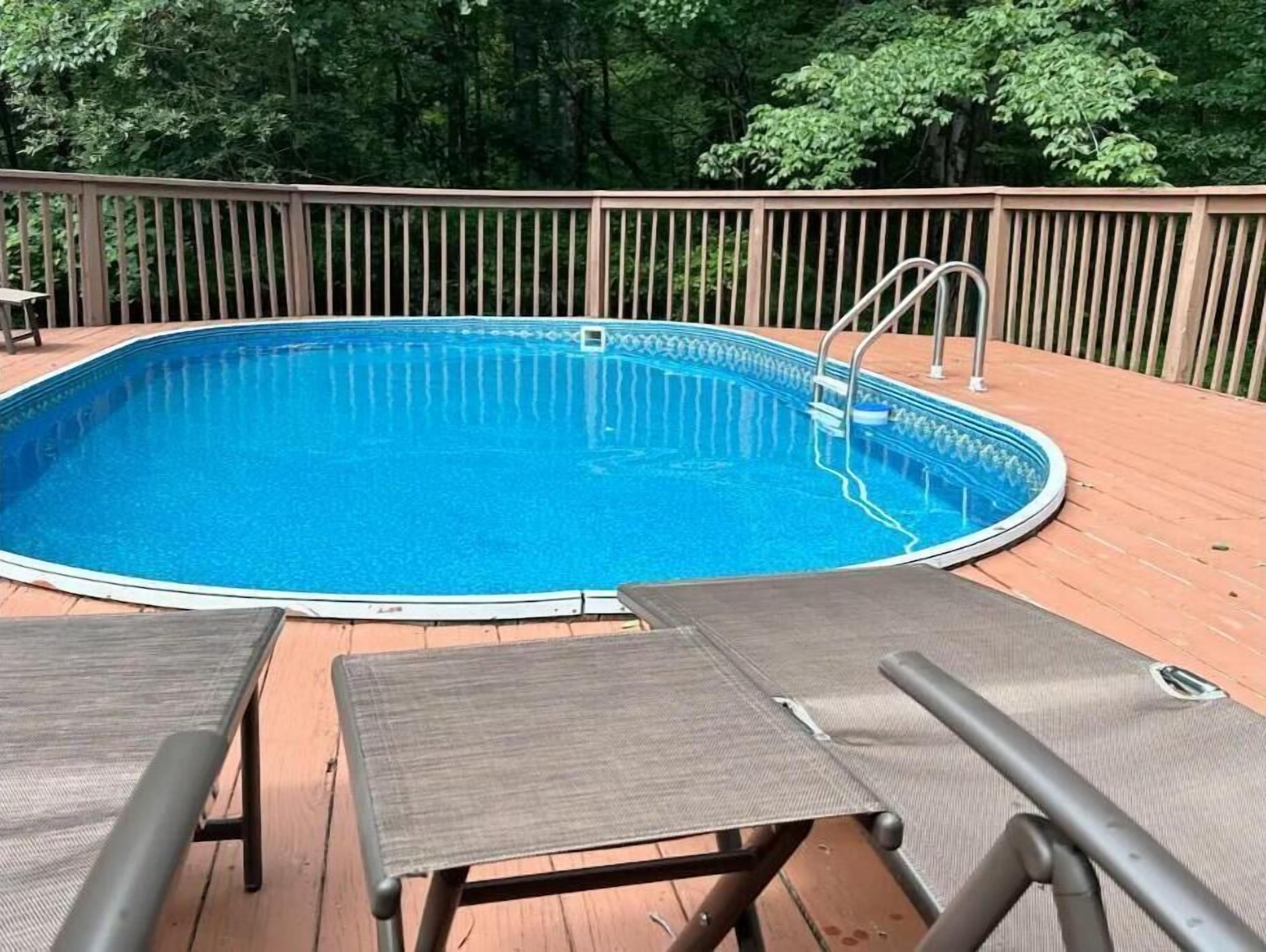 Heated, Private Pool Cabin Retreat & hot tub