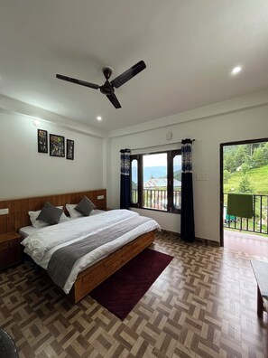 Deluxe Room, Hill View | Soundproofing, free WiFi - Snow Mount View (Dalhousie)