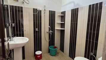 Premium Room, Hill View | Bathroom