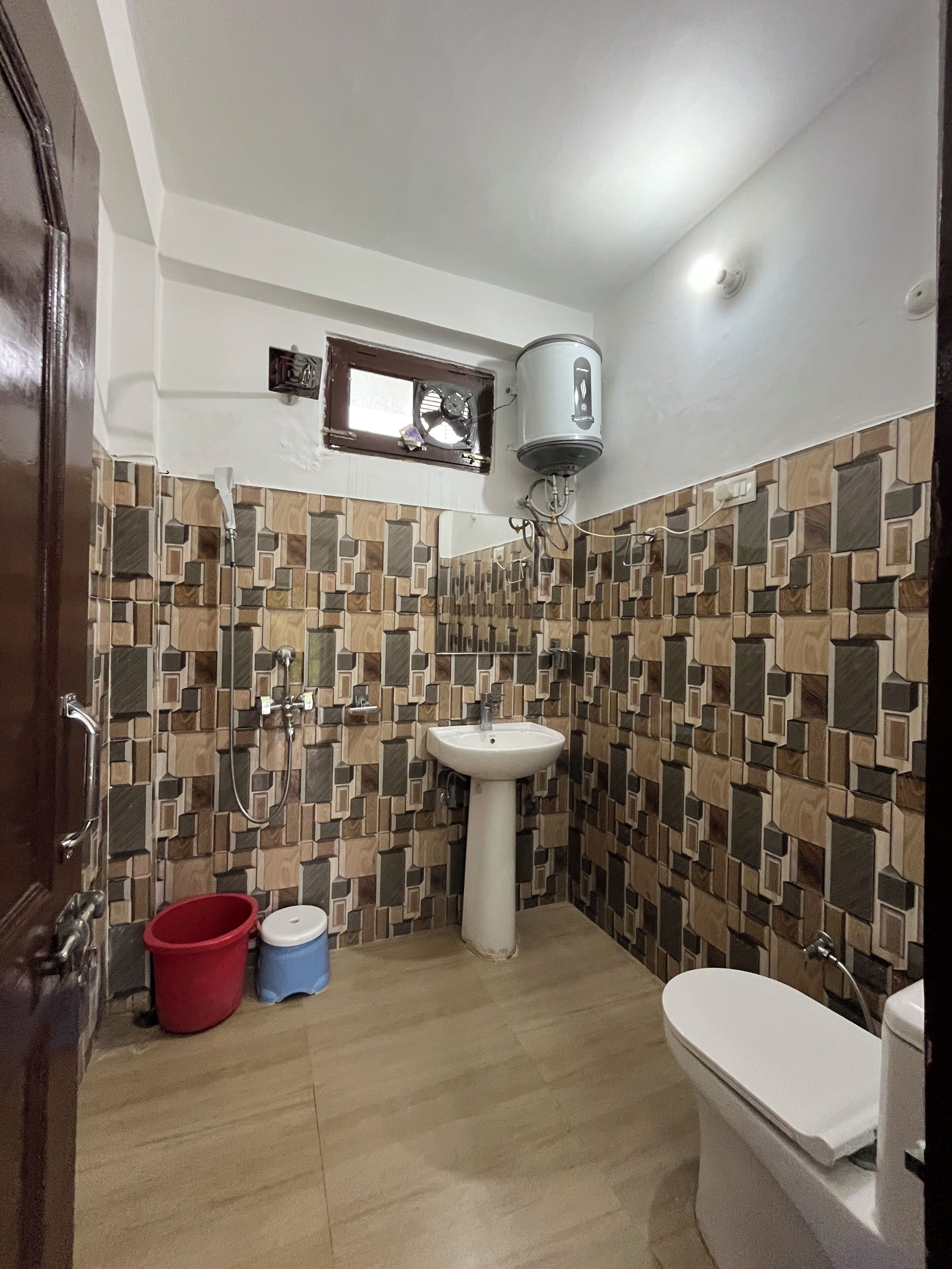 Deluxe Room, Hill View | Bathroom | Free toiletries, bidet