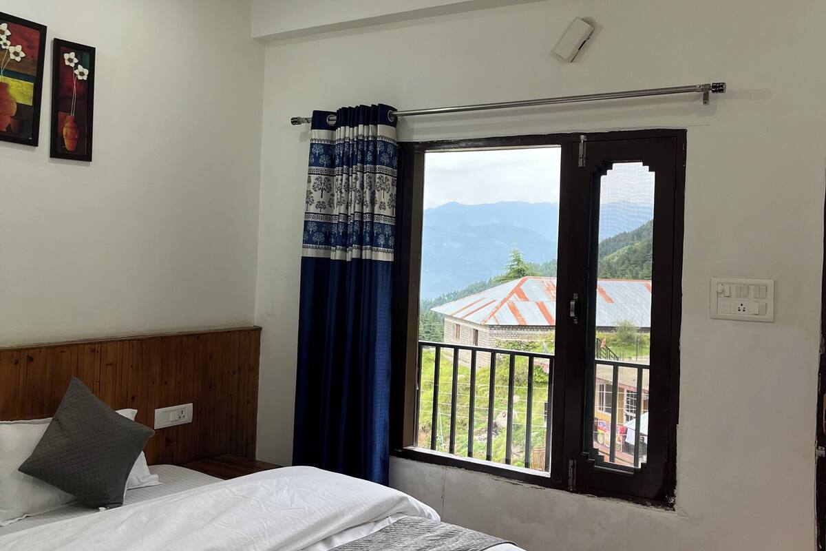 Deluxe Room, Hill View | Soundproofing, free WiFi