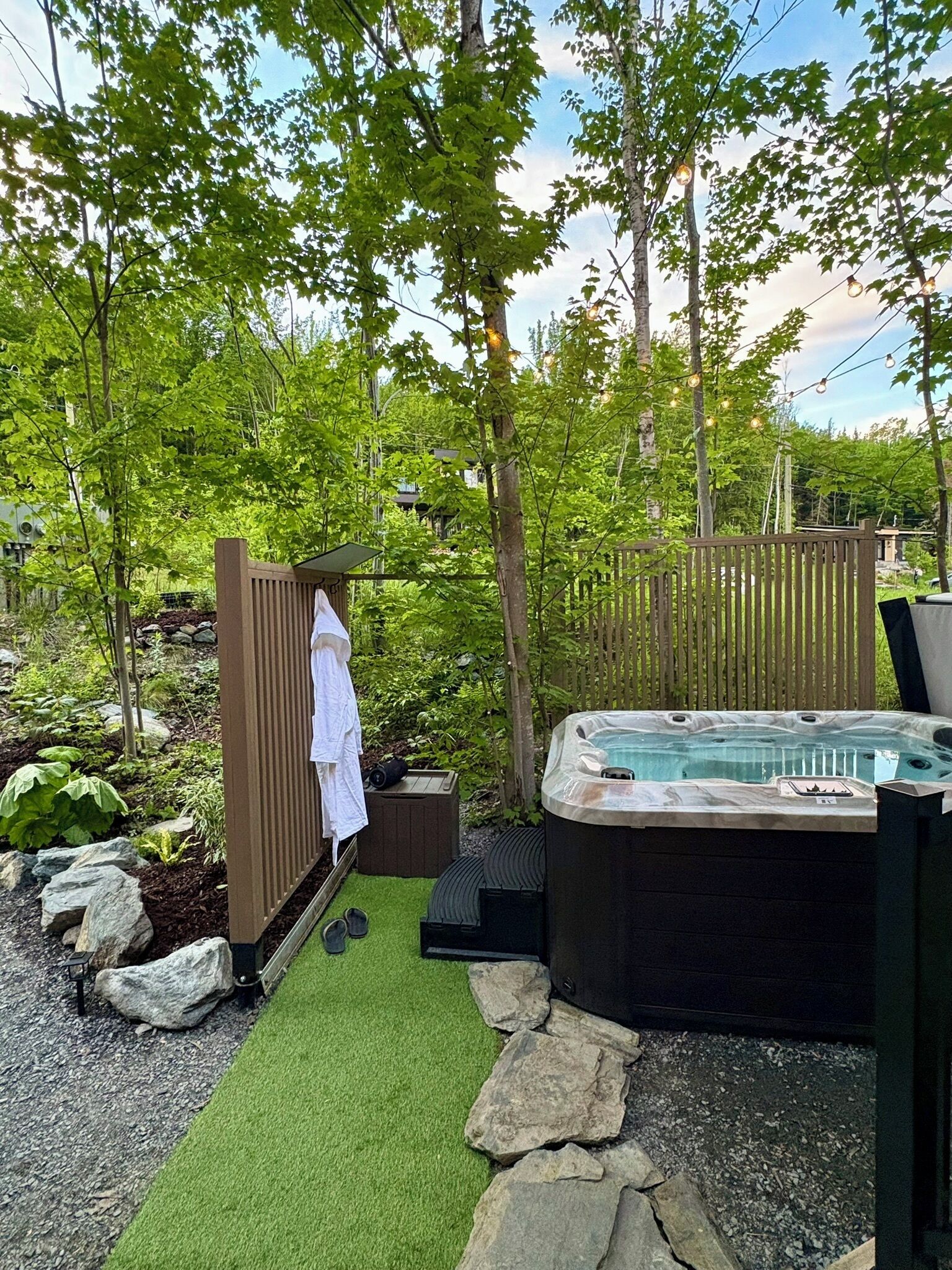 Outdoor spa tub